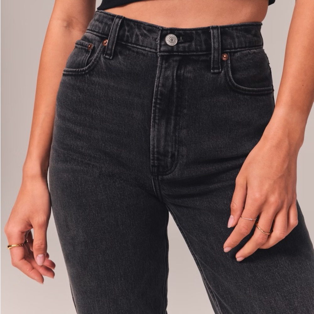 Abercrombie Ultra High Rise 90’s Straight Jeans